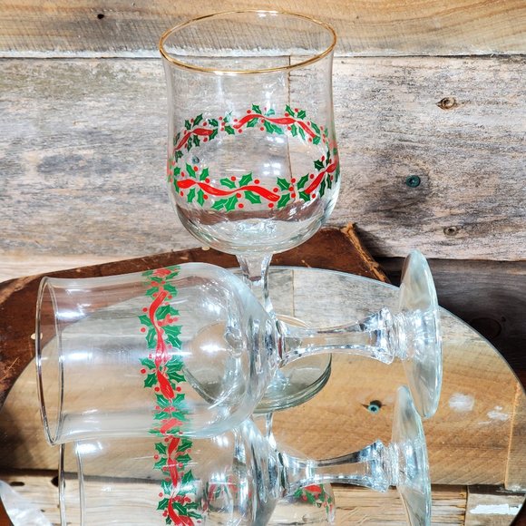 Libbey Christmas Holly Stemmed Wine Glass - Price per glass - Picture 3 of 6